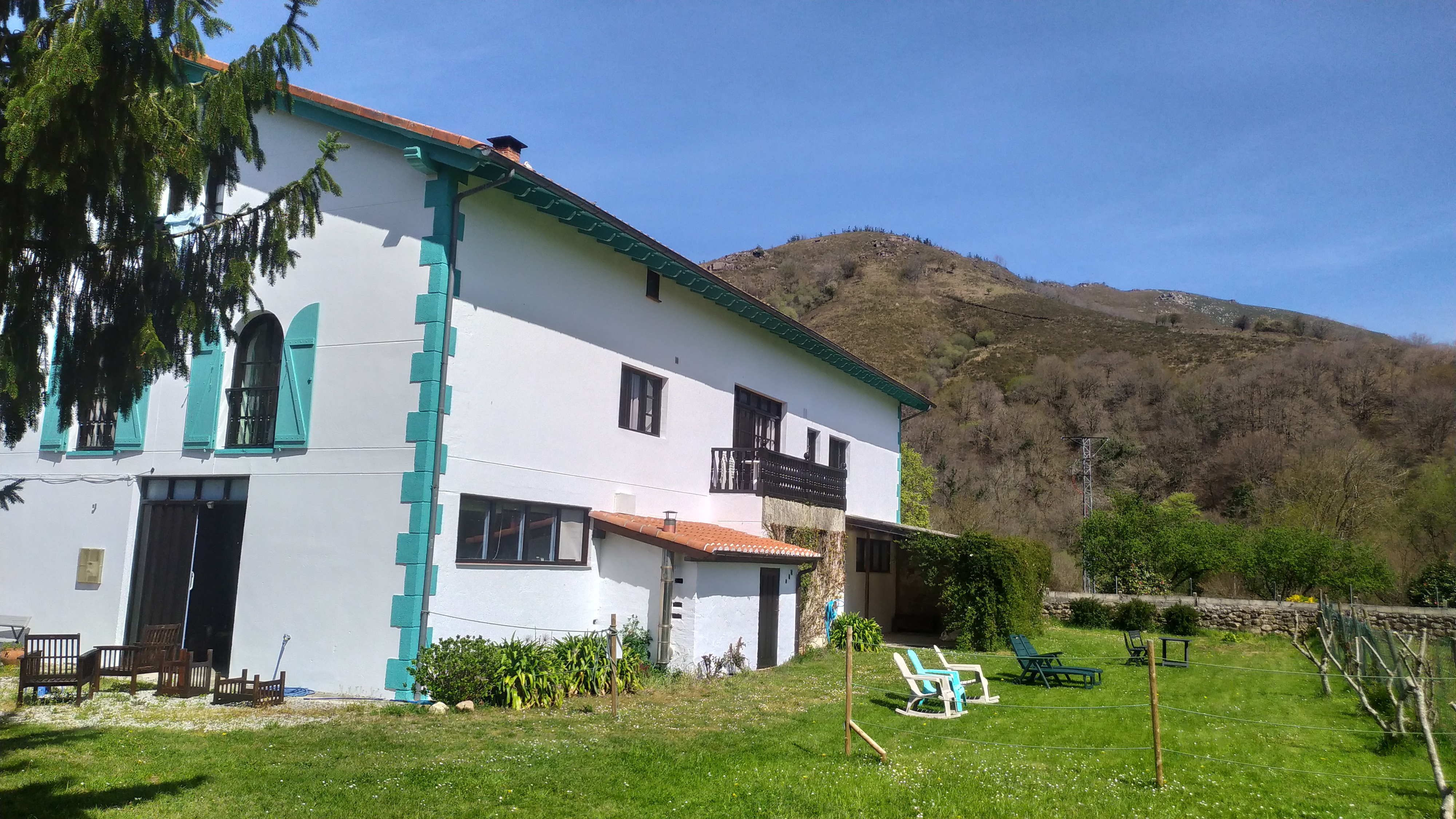 Vistas jardin atras azul